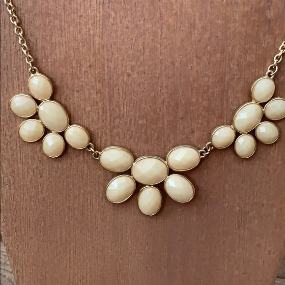 Ivory colored stone gold tone necklace - Picture 2 of 6